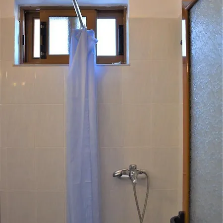 Zeneli فندق ساراندا